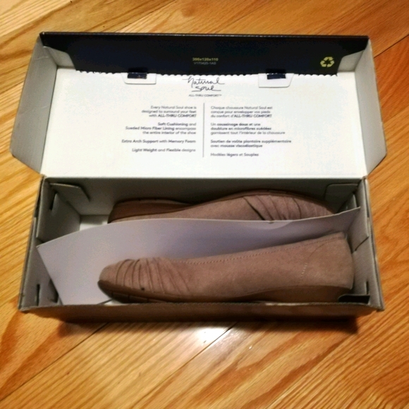 NIB Chic Flats. Size 6 1/2 M. Taupe. - Picture 8 of 9